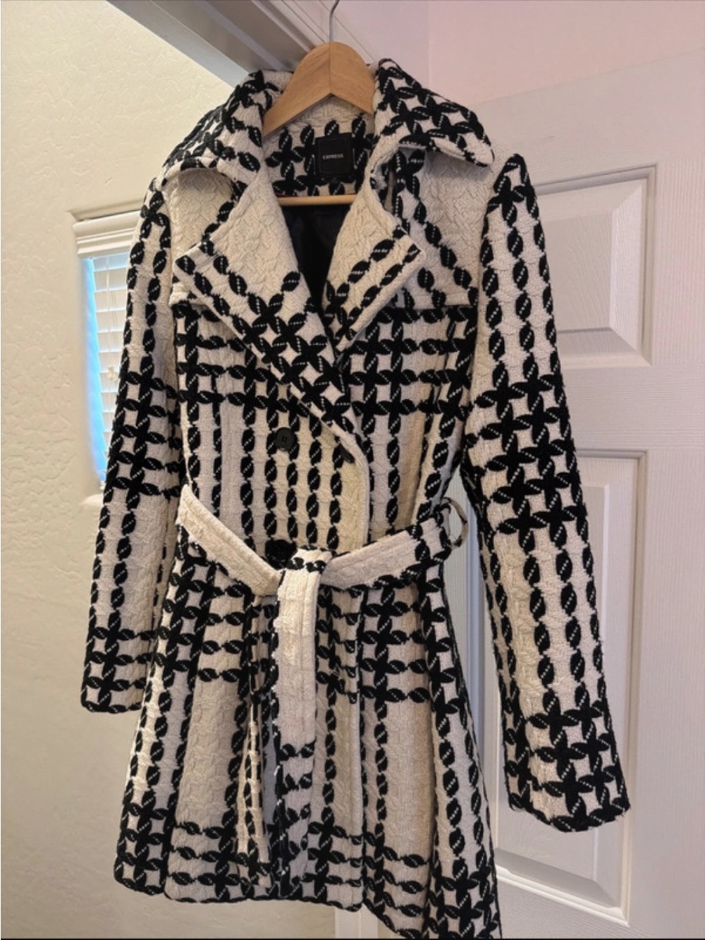 Express Black & White Patterned Belted Trench Coat Medium